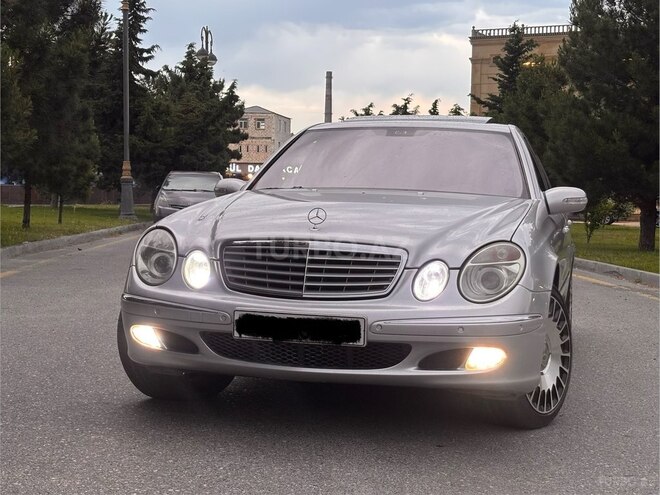 Mercedes E 240-1