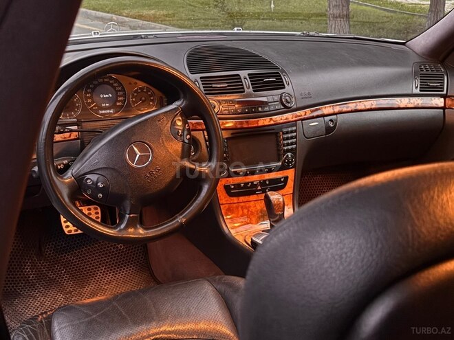 Mercedes E 240-13