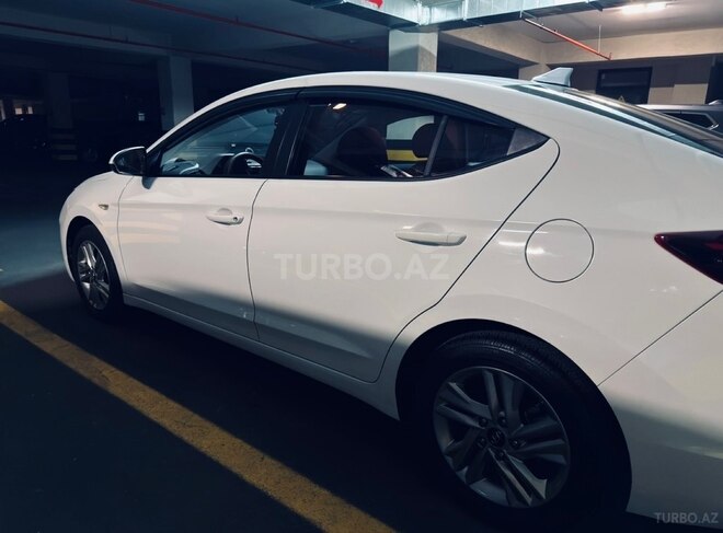Hyundai Elantra-4