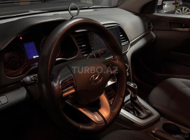 Hyundai Elantra-3