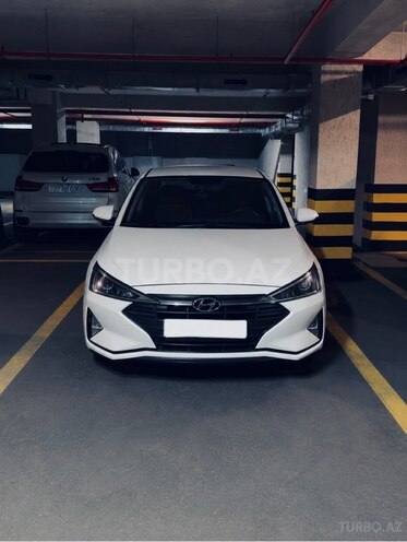Hyundai Elantra-1