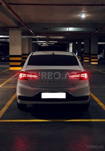 Hyundai Elantra-2