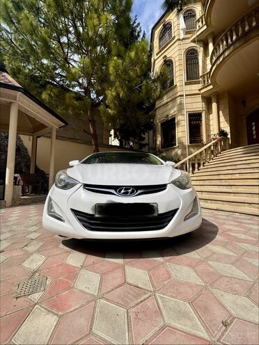 Hyundai Elantra-1