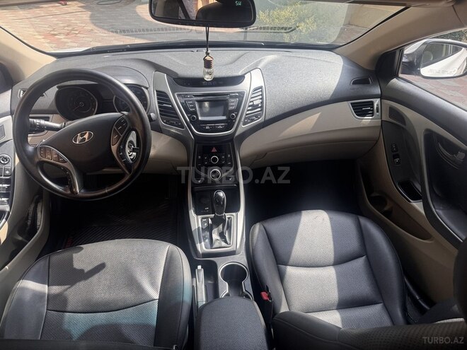 Hyundai Elantra-3