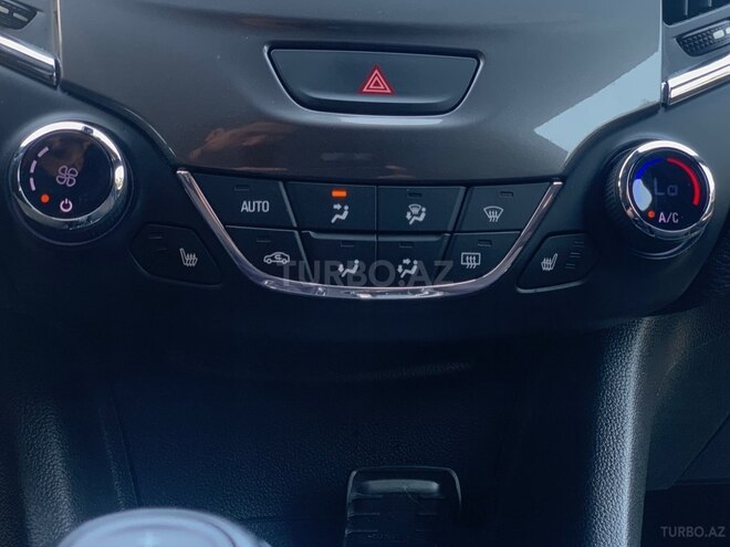 Chevrolet Cruze-12