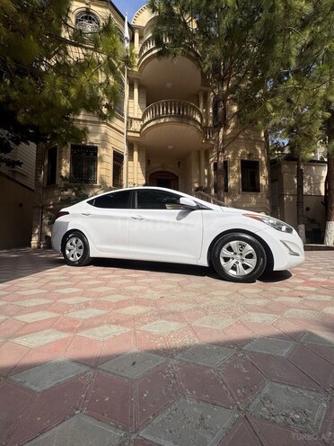 Hyundai Elantra-4