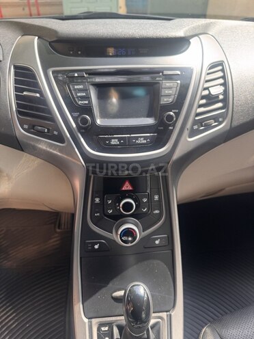 Hyundai Elantra-7