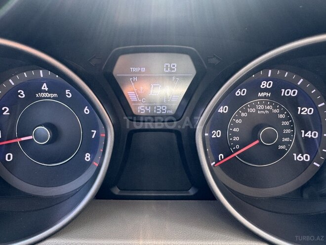 Hyundai Elantra-9