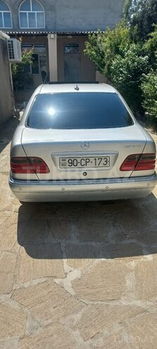 Mercedes E 280 4MATIC-2
