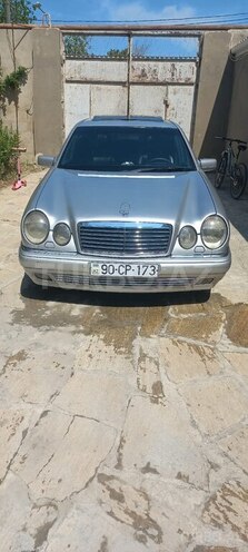 Mercedes E 280 4MATIC-1