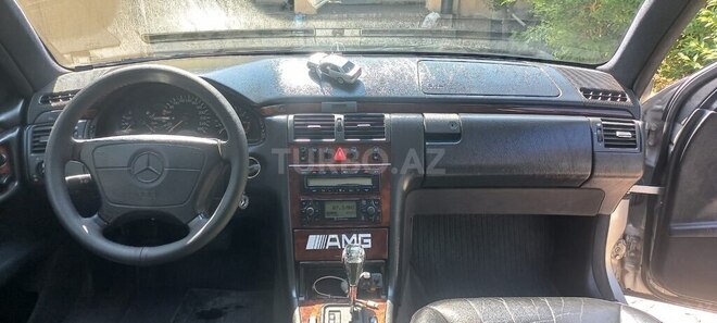 Mercedes E 280 4MATIC-13