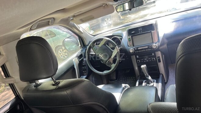 Toyota Land Cruiser Prado-8