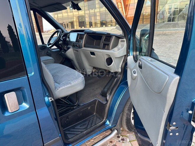Ford Transit-5