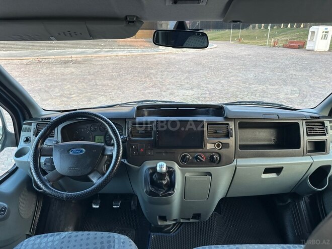 Ford Transit-6