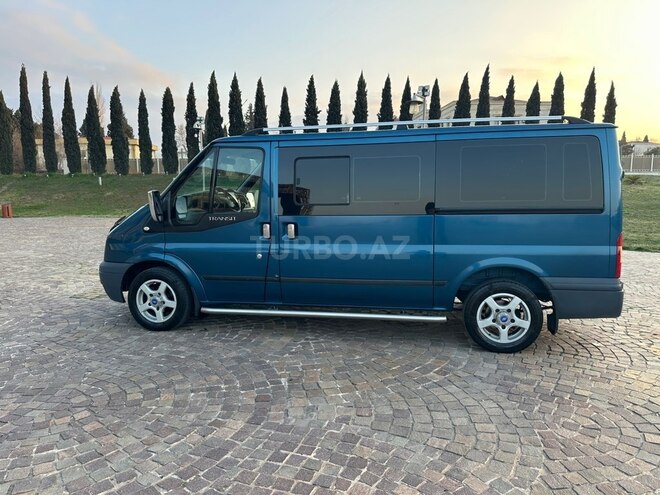 Ford Transit-8