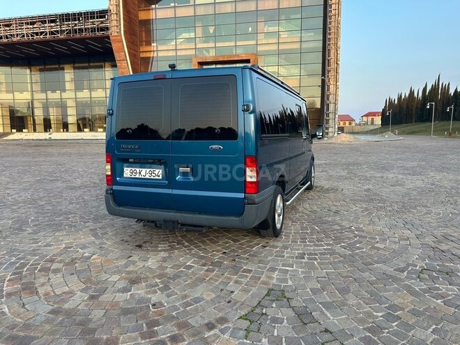Ford Transit-11