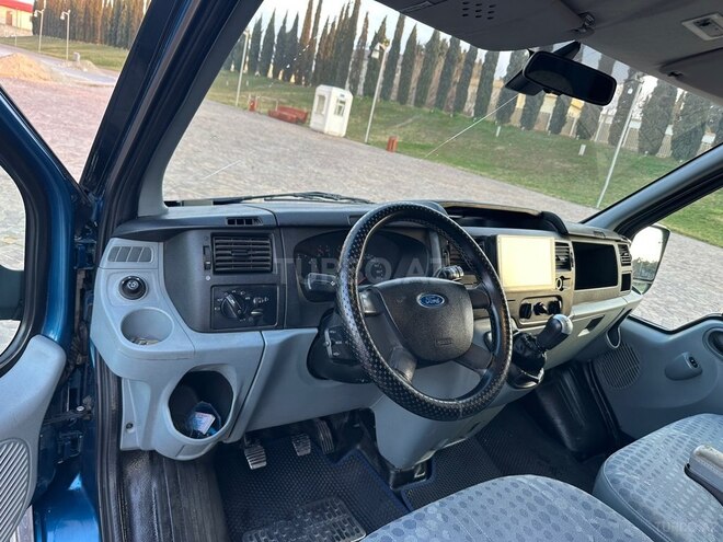 Ford Transit-15