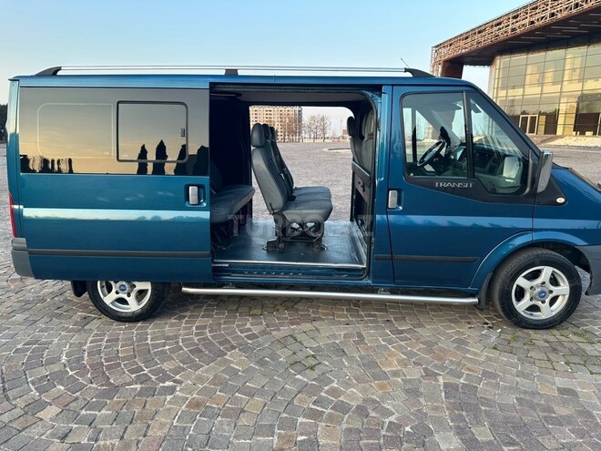 Ford Transit-13