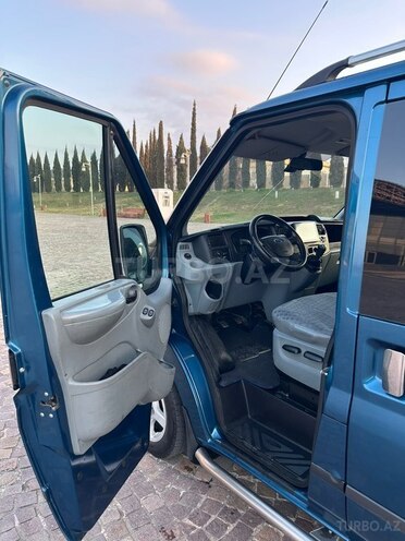 Ford Transit-16