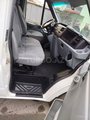 Ford Transit-8
