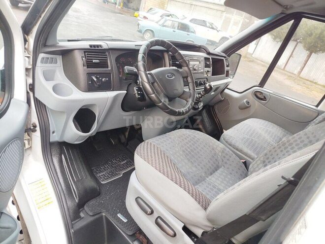 Ford Transit-14