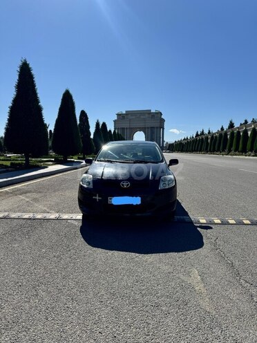 Toyota Auris-1