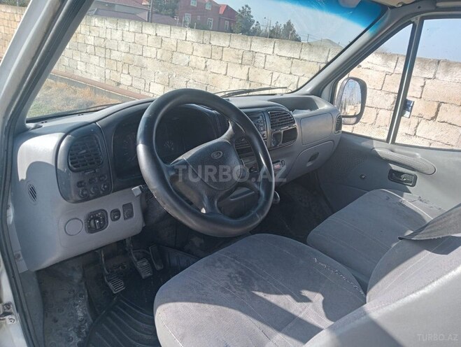Ford Transit-4