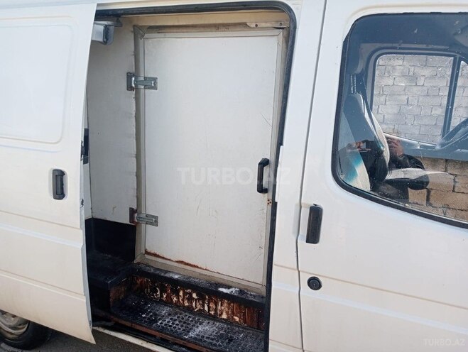 Ford Transit-8