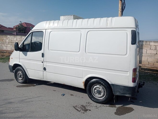 Ford Transit-9
