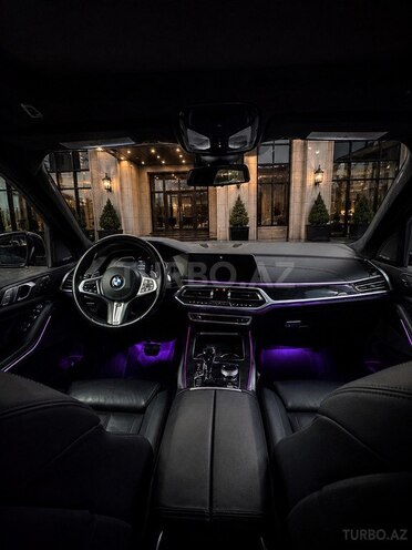 BMW X7-6