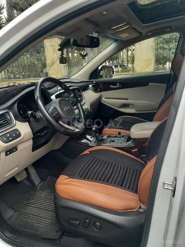Kia Sorento-16