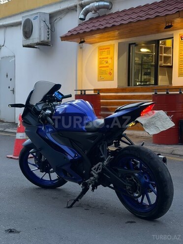 Yamaha R15 V4-4