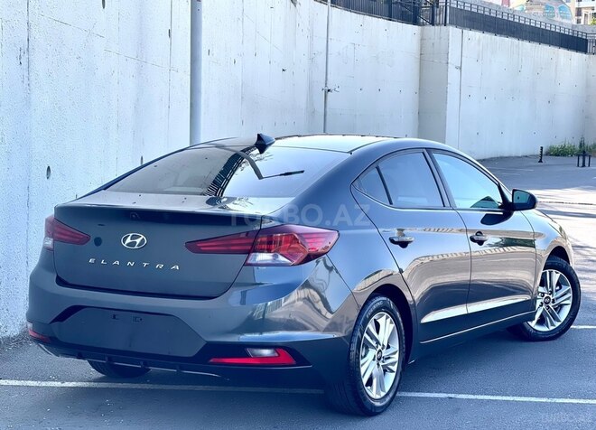 Hyundai Elantra-3