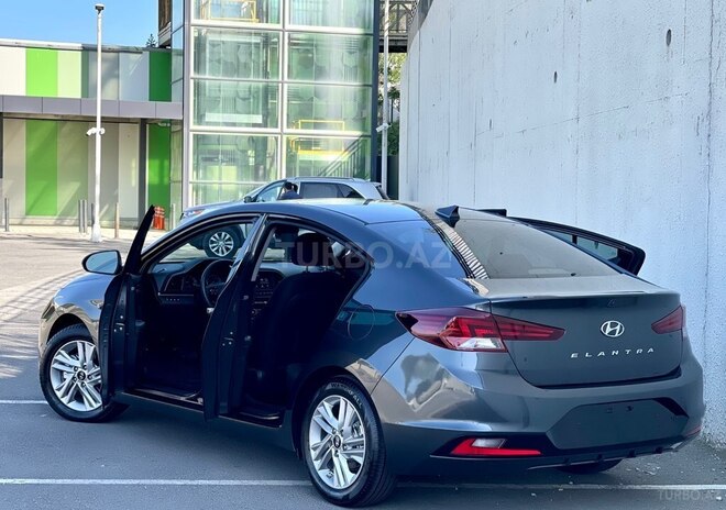 Hyundai Elantra-15