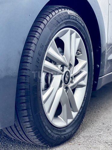 Hyundai Elantra-5