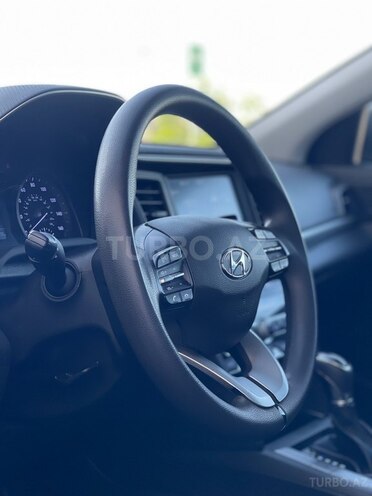 Hyundai Elantra-18