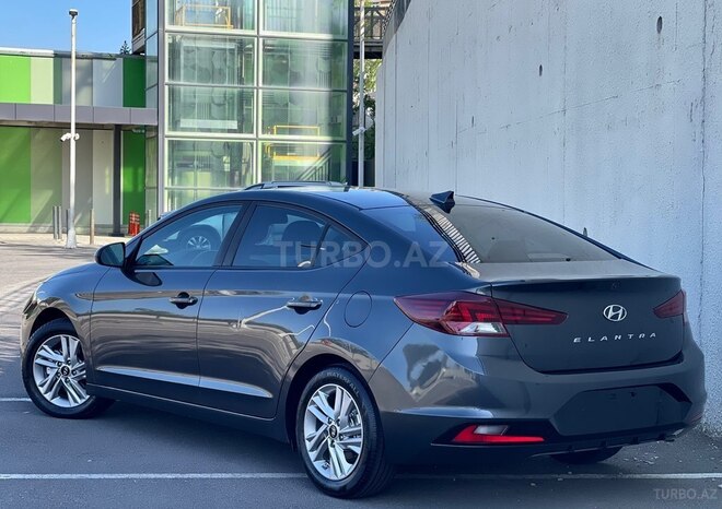 Hyundai Elantra-12