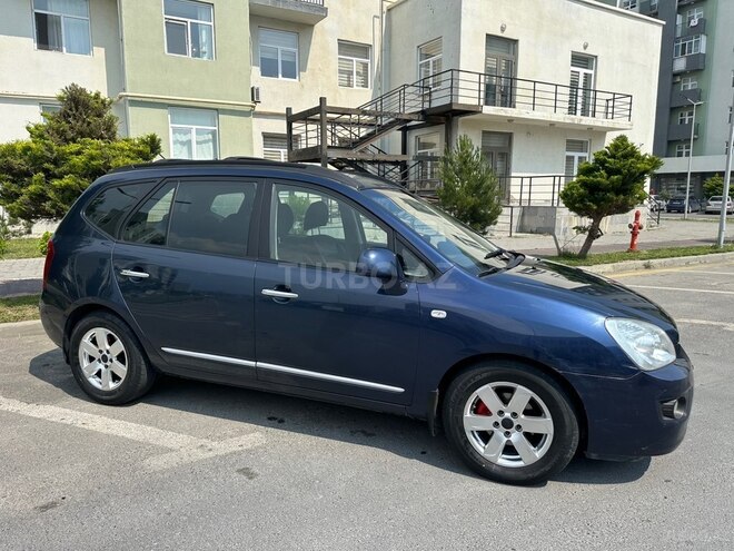 Kia Carens-9