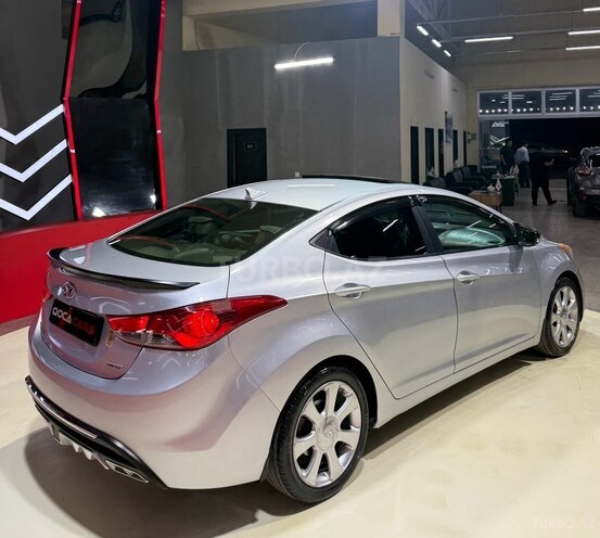 Hyundai Elantra-9