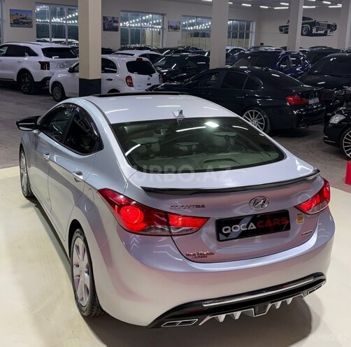 Hyundai Elantra-10
