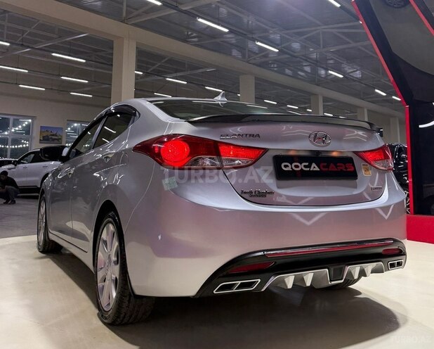 Hyundai Elantra-11