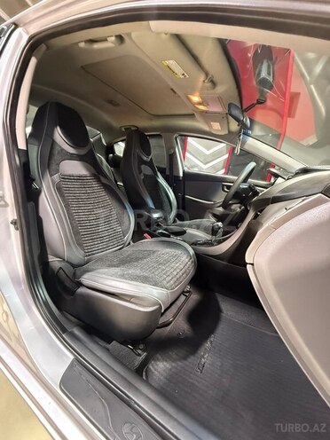 Hyundai Elantra-15