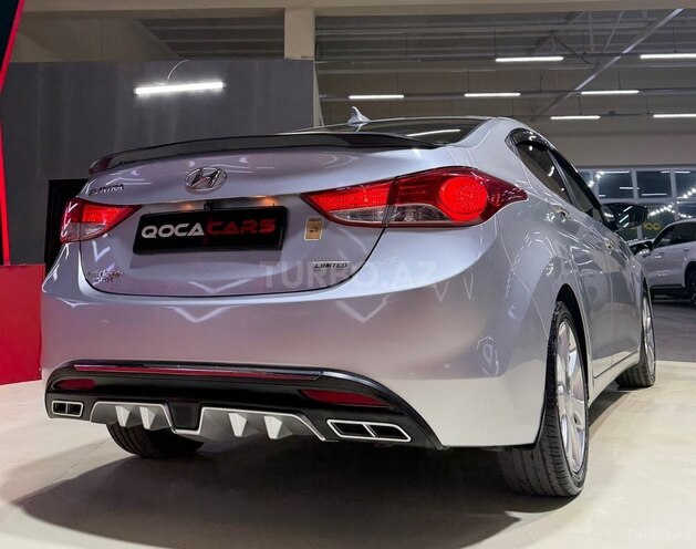 Hyundai Elantra-12