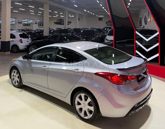 Hyundai Elantra-8