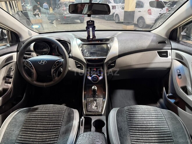 Hyundai Elantra-17