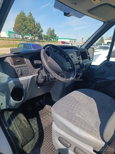Ford Transit-4