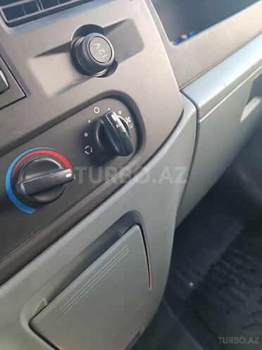 Ford Transit-5