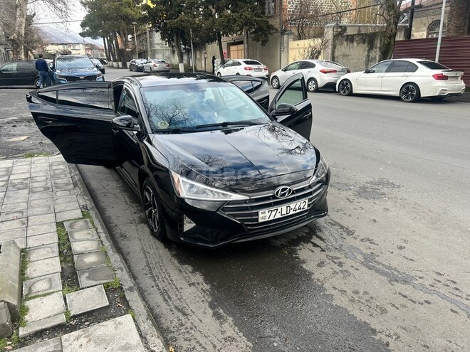 Hyundai Elantra-1