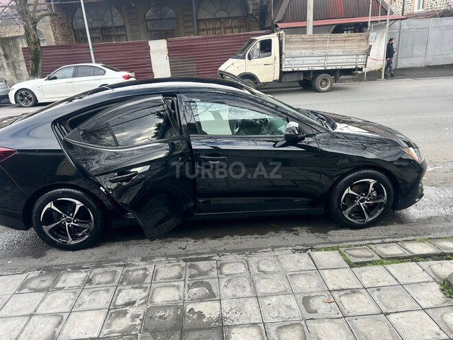 Hyundai Elantra-3
