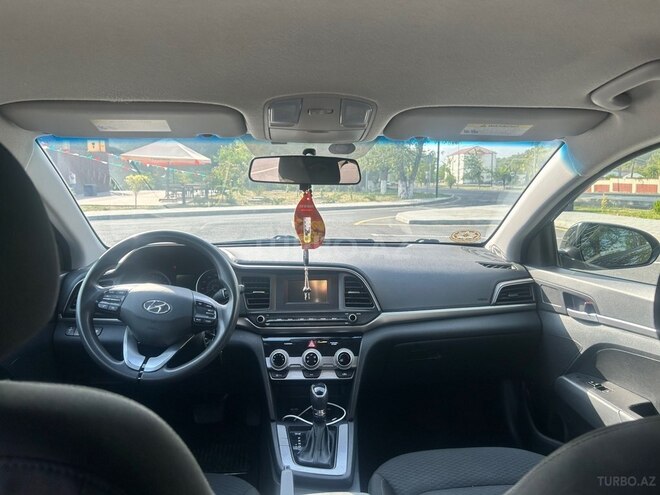 Hyundai Elantra-8